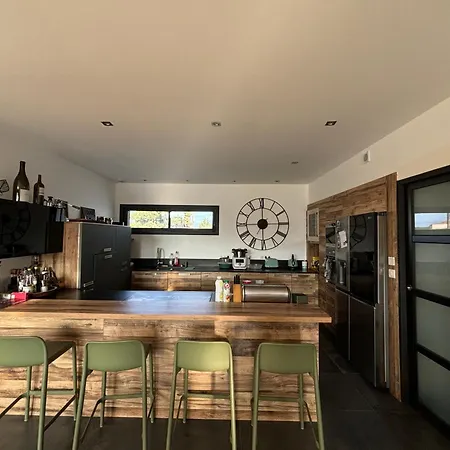 Paisible Au Bord Des Vignes *